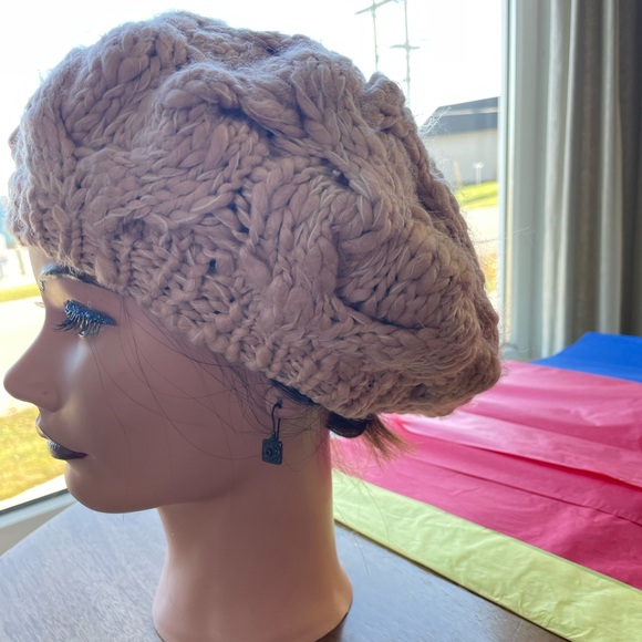 Urban Outfitter’s Winter Hat - Picture 3 of 8